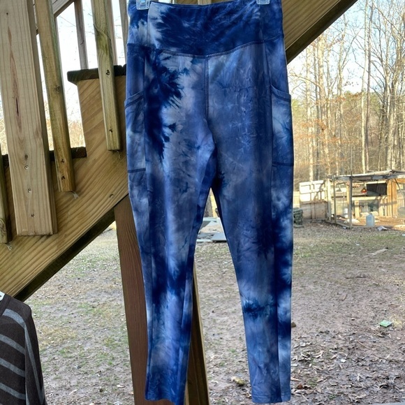 True Craft Yummy Tie Dye Pull On Leggings in Tanzanite Cloud - Picture 5 of 10